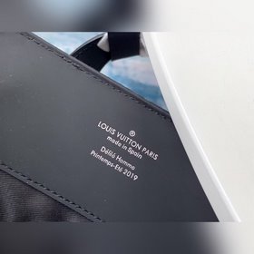 LV Модель M40527 EXPLORE Рюкзак Эта инновационная сумка-рюкзак с