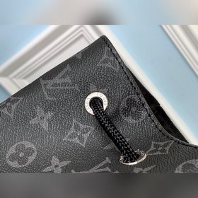 LV Модель M40527 EXPLORE Рюкзак Эта инновационная сумка-рюкзак с