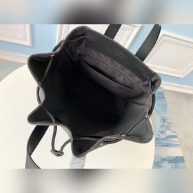 LV Модель M40527 EXPLORE Рюкзак Эта инновационная сумка-рюкзак с