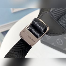 LV Модель M40527 EXPLORE Рюкзак Эта инновационная сумка-рюкзак с