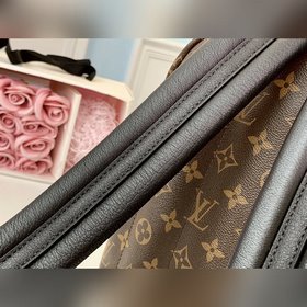 LV Модель M41561 MONOGRAM BACKPACK Средний рюкзак Этот рюкзак, к