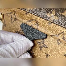 LV Модель M43116 Рюкзак Изготовленная из ткани Monogram Reverse,