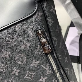 LV Модель M44052 Вдохновлен старинной сумкой Louis Vuitton Stea