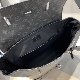 LV Модель M44052 Вдохновлен старинной сумкой Louis Vuitton Stea
