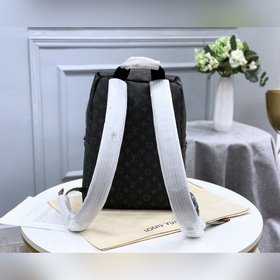 LV Модель M45218 Рюкзак Apollo Изготовлен из мягкой ткани с пок