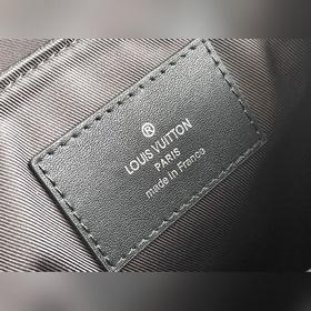 LV Артикул： M58495 Черный кожаный рюкзак Christopher XS Это упро