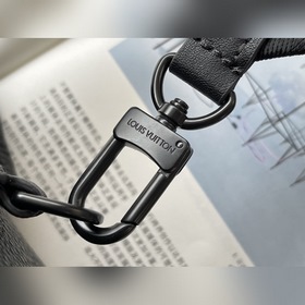 LV Артикул： M58495 Черный кожаный рюкзак Christopher XS Это упро