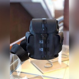 LV Артикул： M58495 Черный кожаный рюкзак Christopher XS Это упро