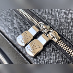 LV Модель： M30857 Рюкзак  Рюкзак из кожи с просторным внутренни