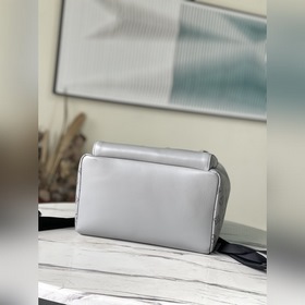LV Артикул： M46105 Рюкзак с кожаными деталями подчеркивает инди
