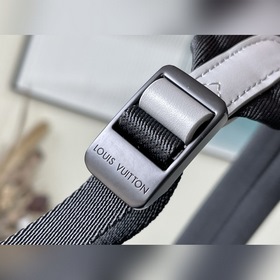 LV Артикул： M46105 Рюкзак с кожаными деталями подчеркивает инди