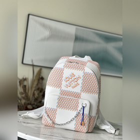 LV Модель： M46109 Рюкзак с белыми клетками Рюкзак демонстрирует