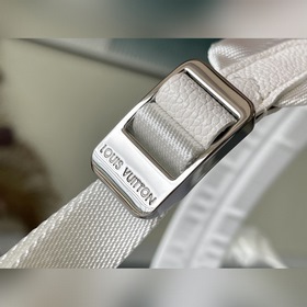 LV Модель： M46109 Рюкзак с белыми клетками Рюкзак демонстрирует