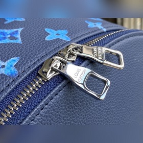 LV Модель： M57841 Рюкзак с множеством карманов Сумка с закруглен
