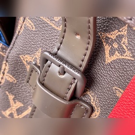 LV Артикул： M59662  Christopher, небольшая сумка через плечо Эт