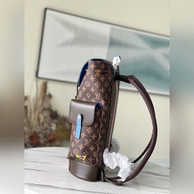 LV Артикул： M59662  Christopher, небольшая сумка через плечо Эт