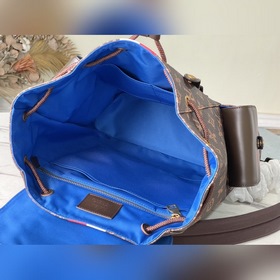 LV Артикул： M59662  Christopher, небольшая сумка через плечо Эт