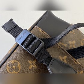 LV Артикул： M43735 Вышитый рюкзак CHRISTOPHER Small Модель из т