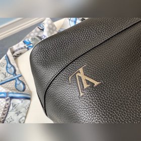 LV Рюкзак Noé Артикул： M55171 В 1932 году Гастон создал сумку S