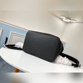 LV Рюкзак Noé Артикул： M55171 В 1932 году Гастон создал сумку S
