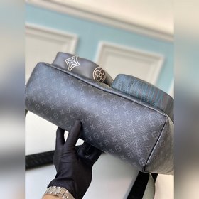 LV Рюкзак с множественными карманами Артикул： M45455  Вирджил А