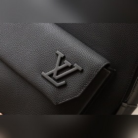 LV Артикул： M57079 Рюкзак Aerogram — это элегантный инновационн