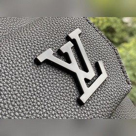 LV Артикул： M57079 Рюкзак Aerogram — это элегантный инновационн