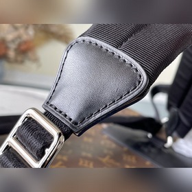LV  Артикул： M43735 Christopher Маленькая сумка через плечо Моде