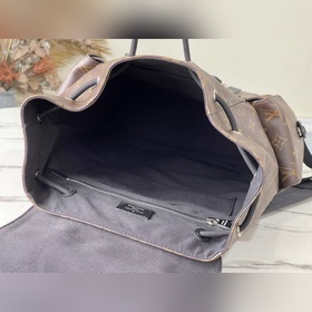 LV  Артикул： M43735 Christopher Маленькая сумка через плечо Моде