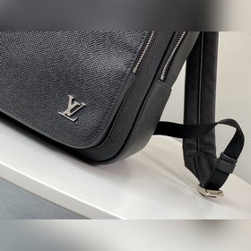 LV Модель M30258 Рюкзак Alex Сумка из кожи Taga отличается четкой