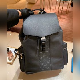 LV Модель M30417 Рюкзак Outdoor из серии Tagarama Сочетание кожи 