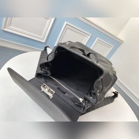 LV Модель M30417 Рюкзак Outdoor из серии Tagarama Сочетание кожи 