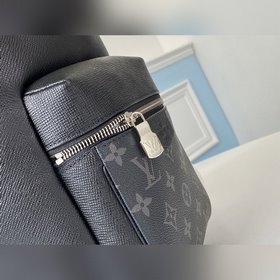 LV Модель M30417 Рюкзак Outdoor из серии Tagarama Сочетание кожи 