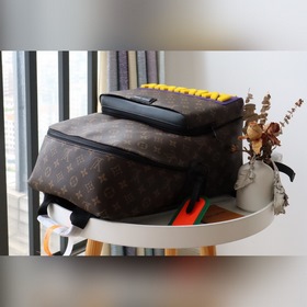 Рюкзак LV Модель： M57965 Старый шрифт (буквы) Эта сумка из осенне