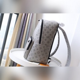 LV Артикул： M46105 Рюкзак Рюкзак Racer Кожа подчеркивает индив