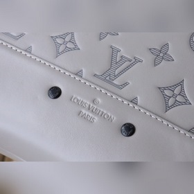 LV Артикул： M46105 Рюкзак Рюкзак Racer Кожа подчеркивает индив