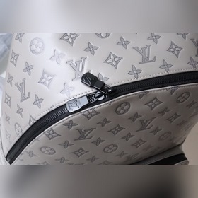 LV Артикул： M46105 Рюкзак Рюкзак Racer Кожа подчеркивает индив
