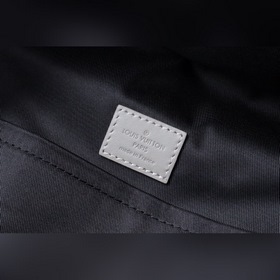 LV Артикул： M46105 Рюкзак Рюкзак Racer Кожа подчеркивает индив