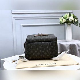 LV Модель M45218 Рюкзак Apollo Изготовлен из мягкой ткани с покр