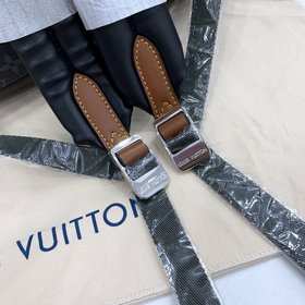 LV Модель M45218 Рюкзак Apollo Изготовлен из мягкой ткани с покр