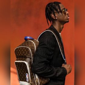 LV Артикул： M85146 Коллекция NBA Рюкзак Эта модель имеет тканеву