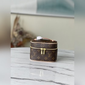 LV Артикул： M44496 mini MINI косметичка Элегантный внешний вид,