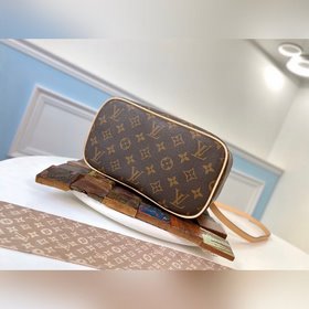 LV Артикул： M42265 Большая косметичка Независимо от того, носит
