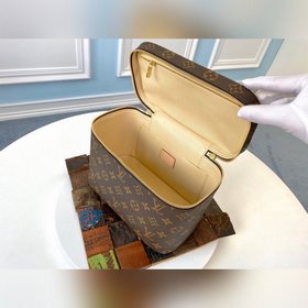 LV Артикул： M42265 Большая косметичка Независимо от того, носит