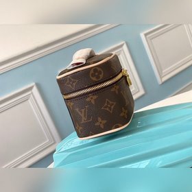 LV Артикул： M44496 Мини-косметичка Эта мини-косметичка имеет эл