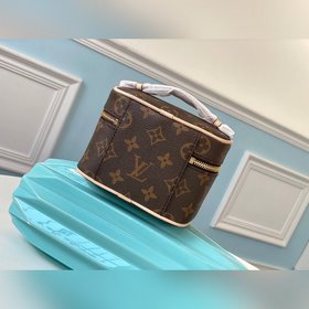 LV Артикул： M44496 Мини-косметичка Эта мини-косметичка имеет эл