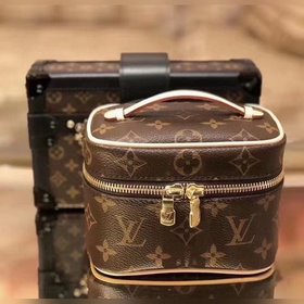 LV Артикул： M44496 Мини-косметичка Эта мини-косметичка имеет эл