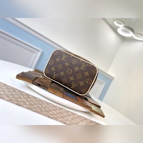 LV модель M44495 Косметичка маленькая Независимо от того, носите