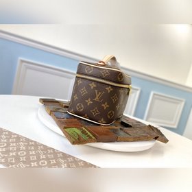 LV модель M44495 Косметичка маленькая Независимо от того, носите
