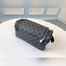LV Модель N47625 Эта косметичка изготовлена из ткани Damier Graph